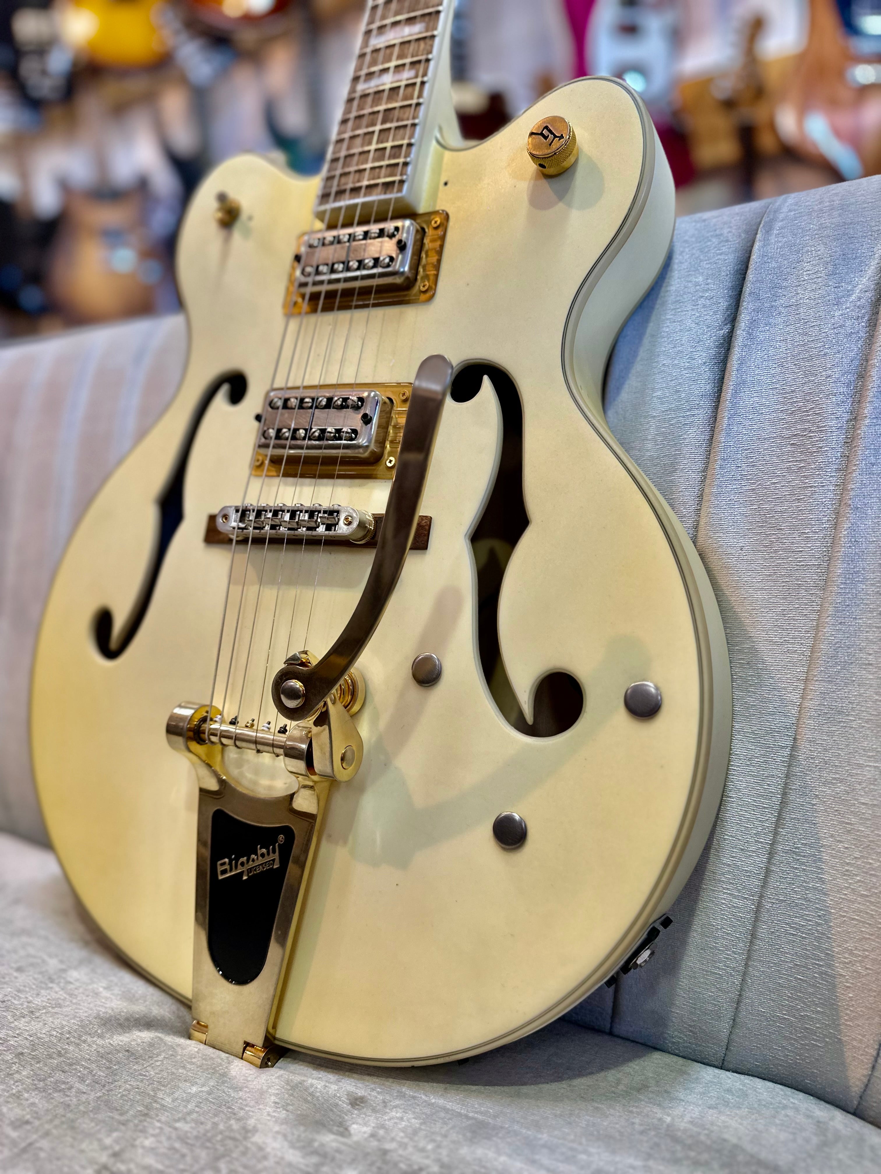 Gretsch | Leadbetter Rabid Dog Relic | G5422TG | Relic Vintage White Gretsch | Leadbetter Rabid Dog Relic | G5422TG | Relic Vintage White